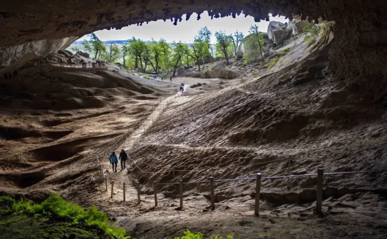 Qué historia ocultan las cuevas de Anzota en Chile