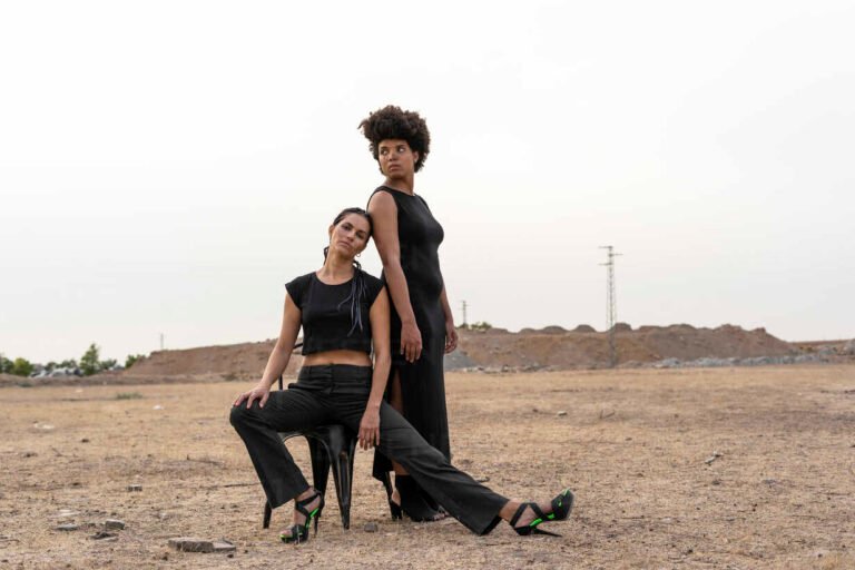 Qué relación existe entre María Elena y Santa Raquel