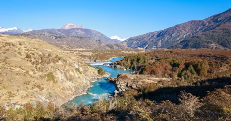 rio chileno rodeado de naturaleza